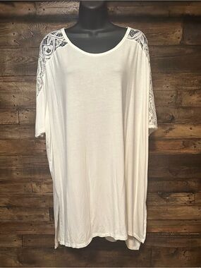 Zenana Outfitters White Lace Shoulder Tunic Top